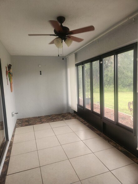 Enclosed Linai - 26186 Northern Cross Rd