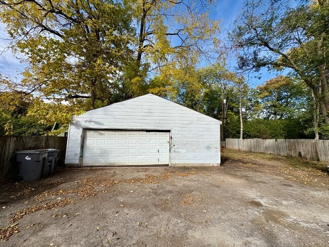 Building Photo - 6120 E 24th St