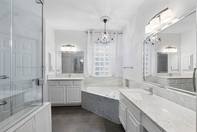 Building Photo - 9023 Eaglecove Dr