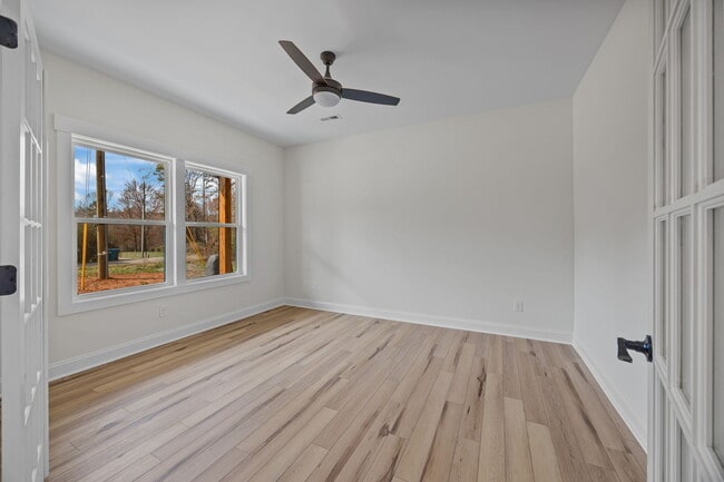 Building Photo - 1020 Gibson Rd