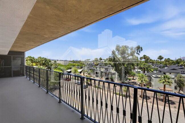 Building Photo - 425 W Paseo Redondo