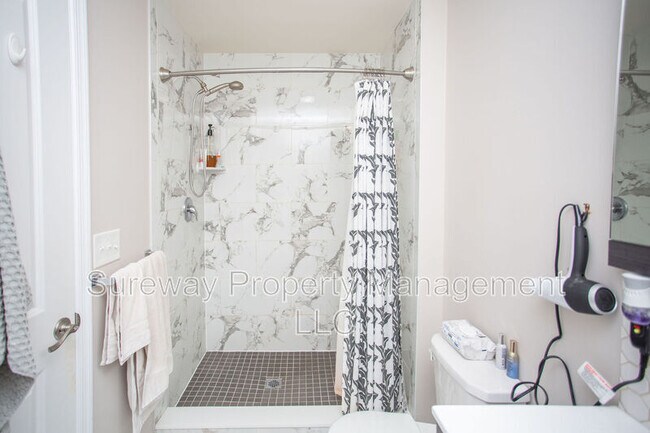 Building Photo - 6 Regency Ct