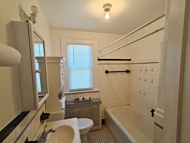 Building Photo - JUST IN TIME FOR THIS COLD WEATHER!!! HEAT INC IN RENT 1-2 BDRM 2ND FL APT W/ OFF ST PARKING