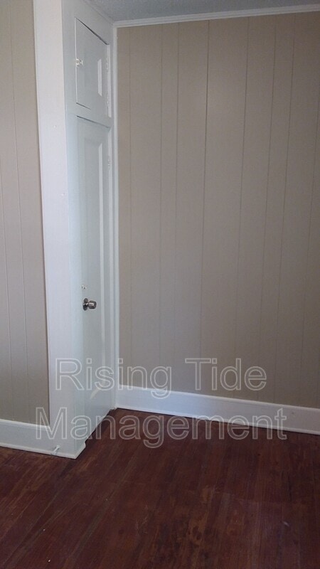 Building Photo - 123 Vines Ave