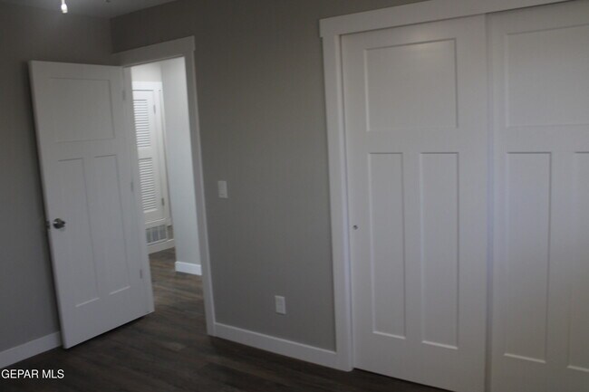 Building Photo - 3133 Fierro Dr