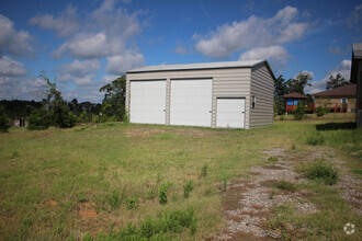 Building Photo - Country Living, Shop, Large Porches