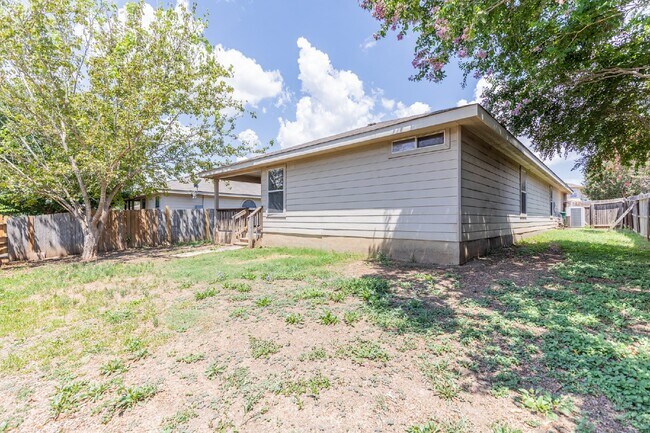 Building Photo - 8914 Walnut Springs