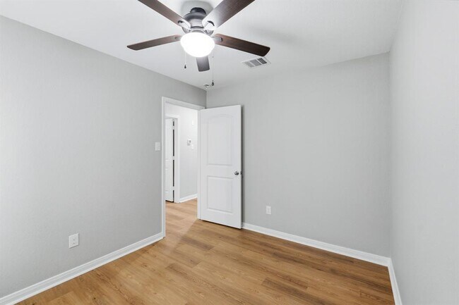 Building Photo - 1326 Amy Dr