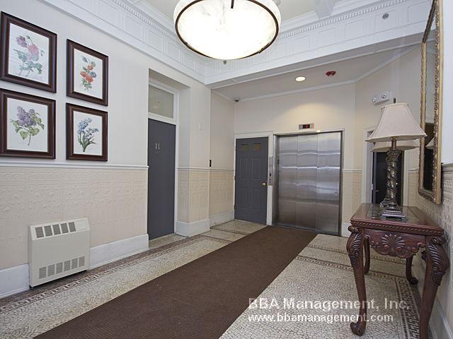 Building Photo - 483 Beacon St