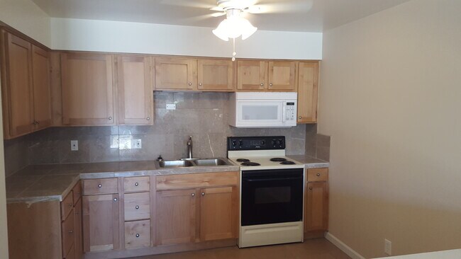 Kitchen has a microwave. - 909 S Priest Dr