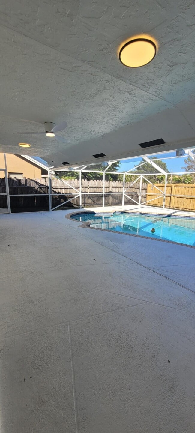 Building Photo - 524 Indigo Ave