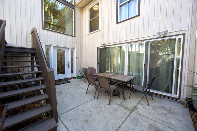 Patio - 1228 W Baldwin Ct