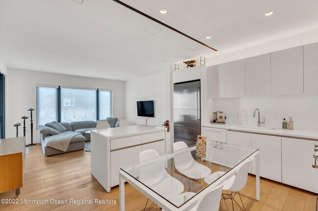 Building Photo - 601 Heck St