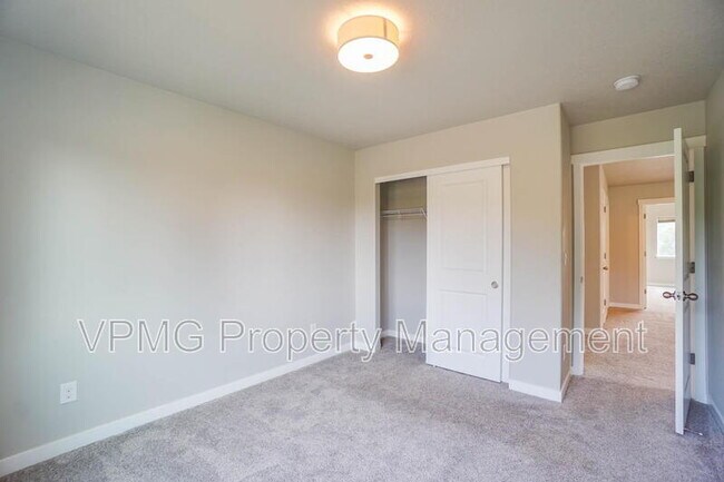 Building Photo - 13602 NE 75th Cir