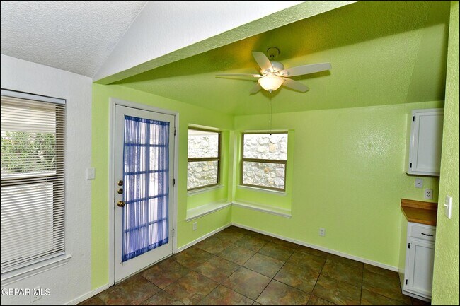 Building Photo - 853 Nita Fay Dr