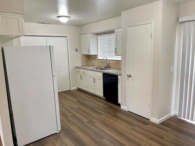 Building Photo - 363 Florinda St