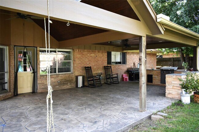 Building Photo - 12706 Highmanor Dr