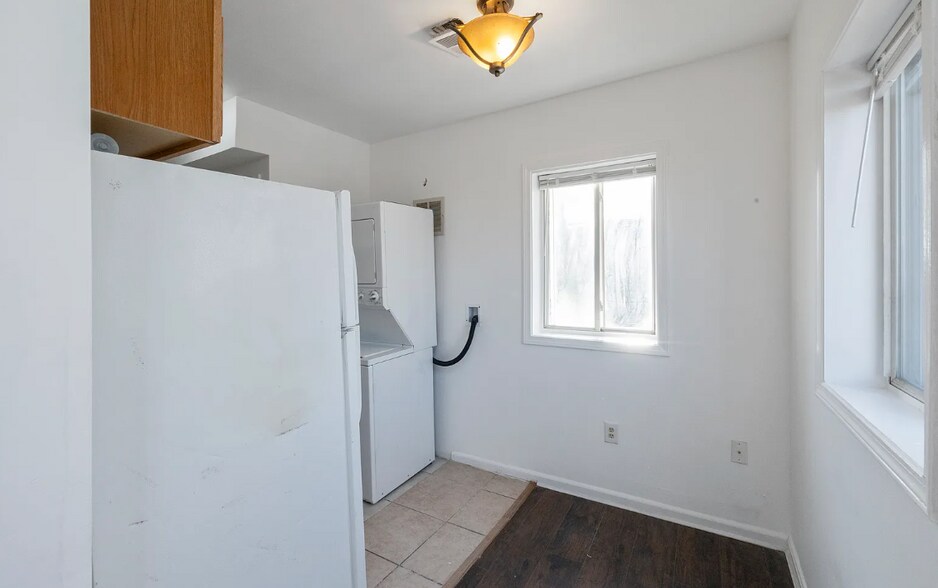 Building Photo - 506 Eastern Ave NE