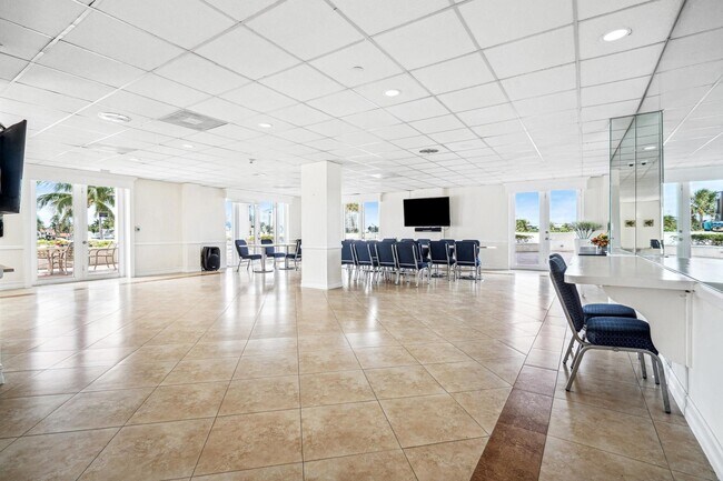 Building Photo - 1 Las Olas Cir