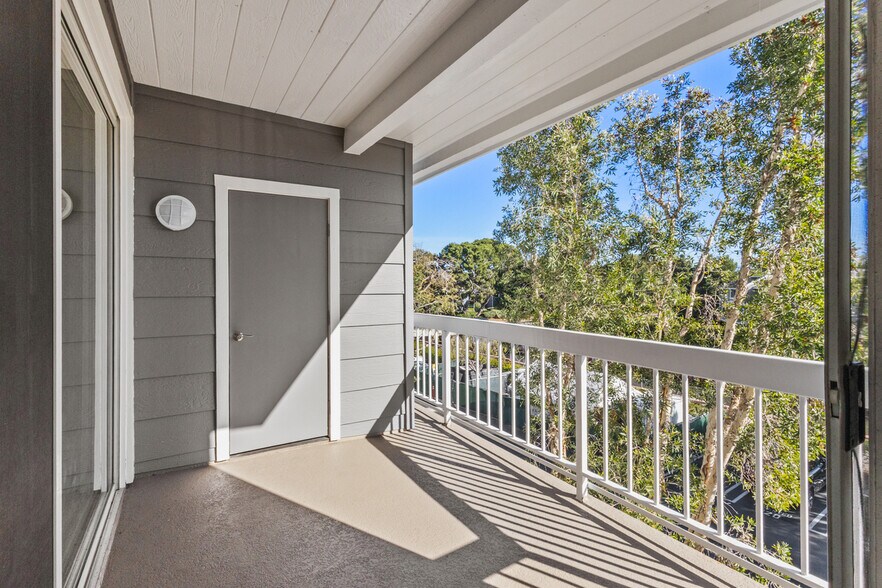 Building Photo - 20331 Bluffside Cir