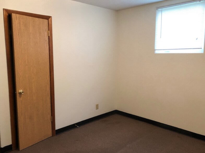 Building Photo - 226 NW College Ave