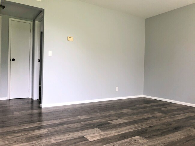 Building Photo - 3441 W Warren Dr