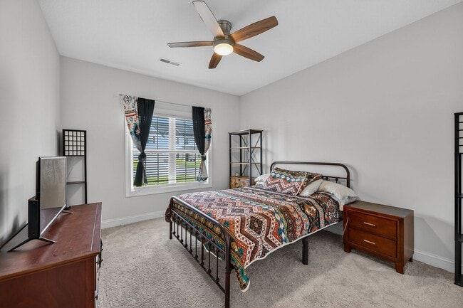Building Photo - Spacious Stateside Home with Bonus Room & Screened-In Porch