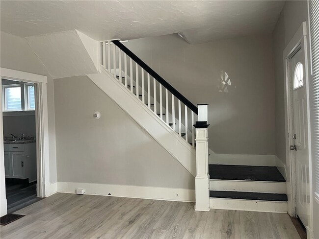 Building Photo - 2115 6th Ave