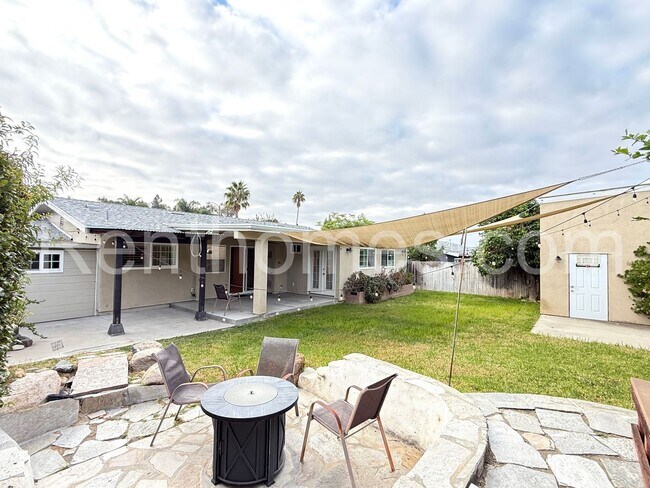 Building Photo - 13710 Utopia Rd