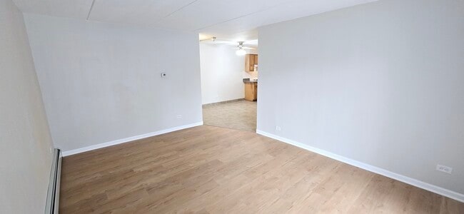 Building Photo - 318 W Naperville Rd