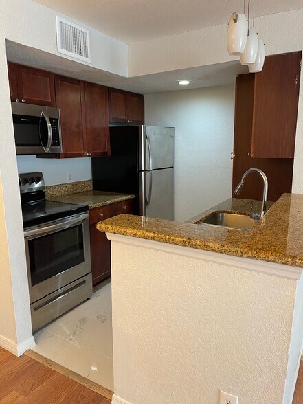 Building Photo - 5160 Conroy Rd