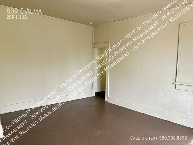 Building Photo - 809 E Alma-