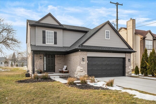 Building Photo - 9805 Newburgh Rd