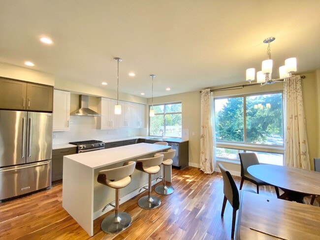 Building Photo - Built in 2017 – Stunning Modern Home for R...