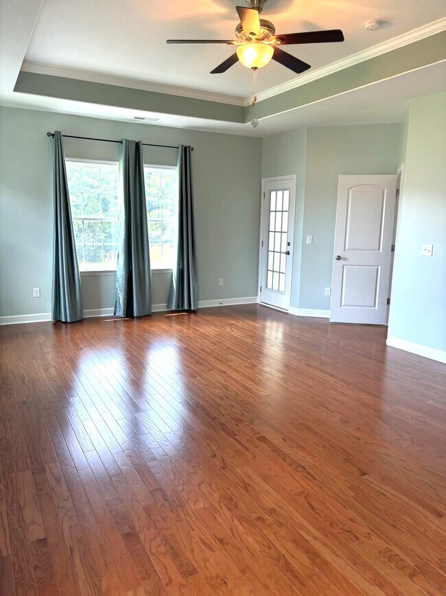 Building Photo - 231 Belclare Way
