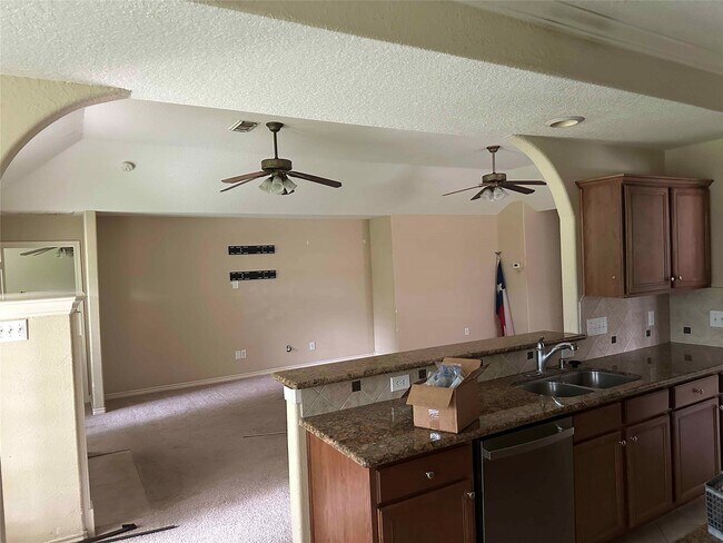 Building Photo - 1104 Hidden Oaks