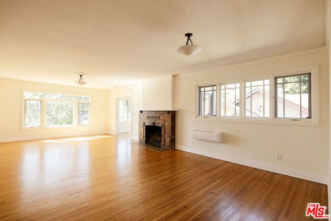 Building Photo - 824 Brent Ave