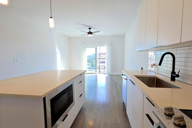 Building Photo - 2220 Webberville Rd