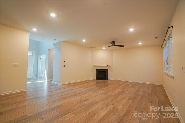 Building Photo - 16126 Flame Azalea Ct