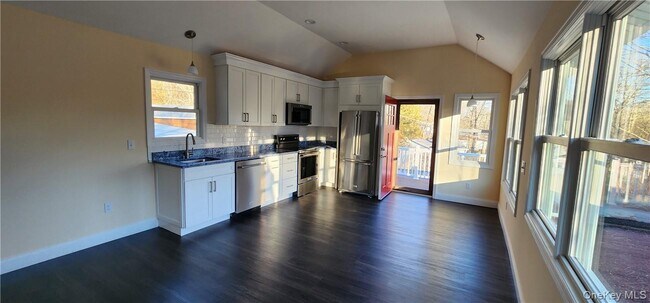 Building Photo - 11 Curry Rd