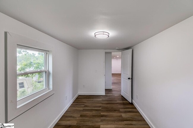 Building Photo - 611 Hunters Ct