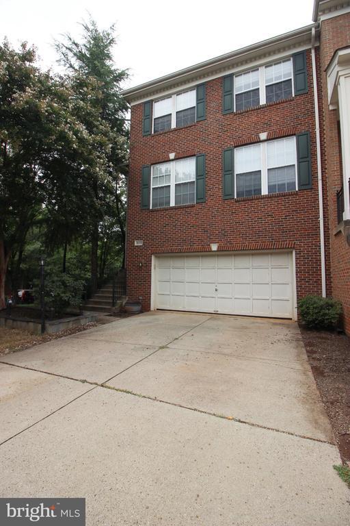 Building Photo - 46140 Cecil Terrace