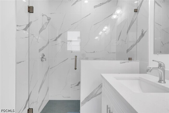 Building Photo - 747 Newell St E