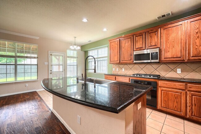 Building Photo - 5 Bedroom Home with Brand-New Carpet in Grayhawk | 3-Car Garage | Frisco ISD | Game Room