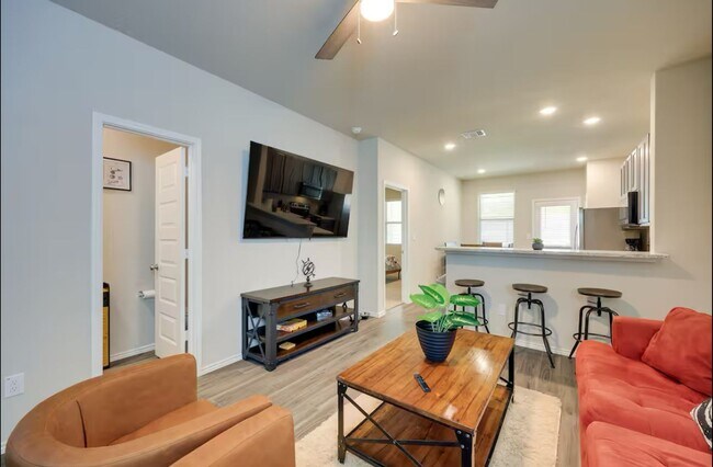 Building Photo - First Time Rental! 4 Bedroom 2 1/2 Bath ~M...