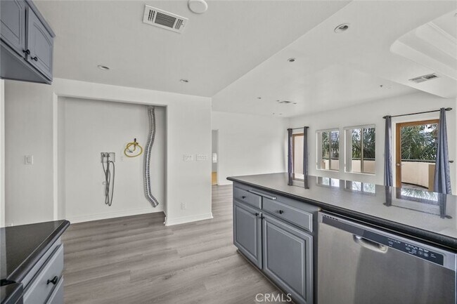 Building Photo - 231 E Burbank Blvd