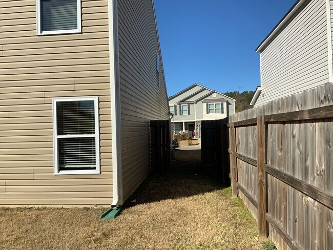 Building Photo - Chelsea Reserve  4 BR / 2.5 Ba / 2 family Room / 2 stories