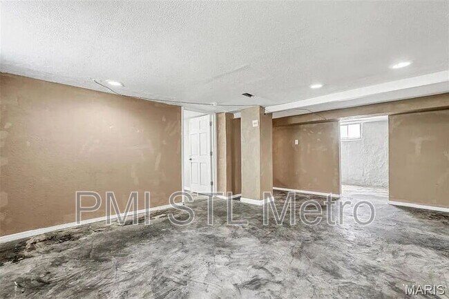 Building Photo - 5212 Fletcher St