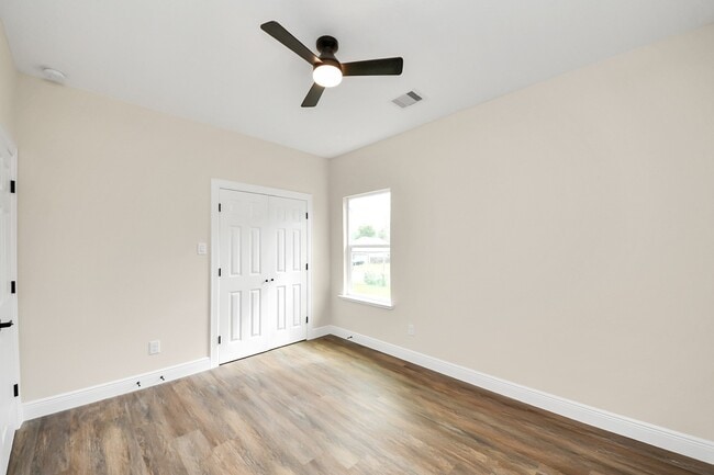 Building Photo - 3810 Hiford Dr