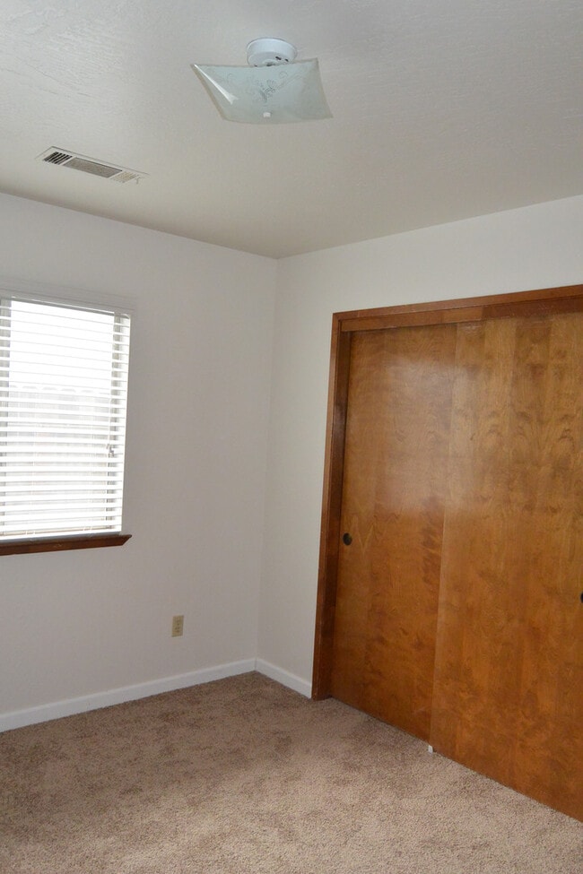 Building Photo - 1509 S Noyes St
